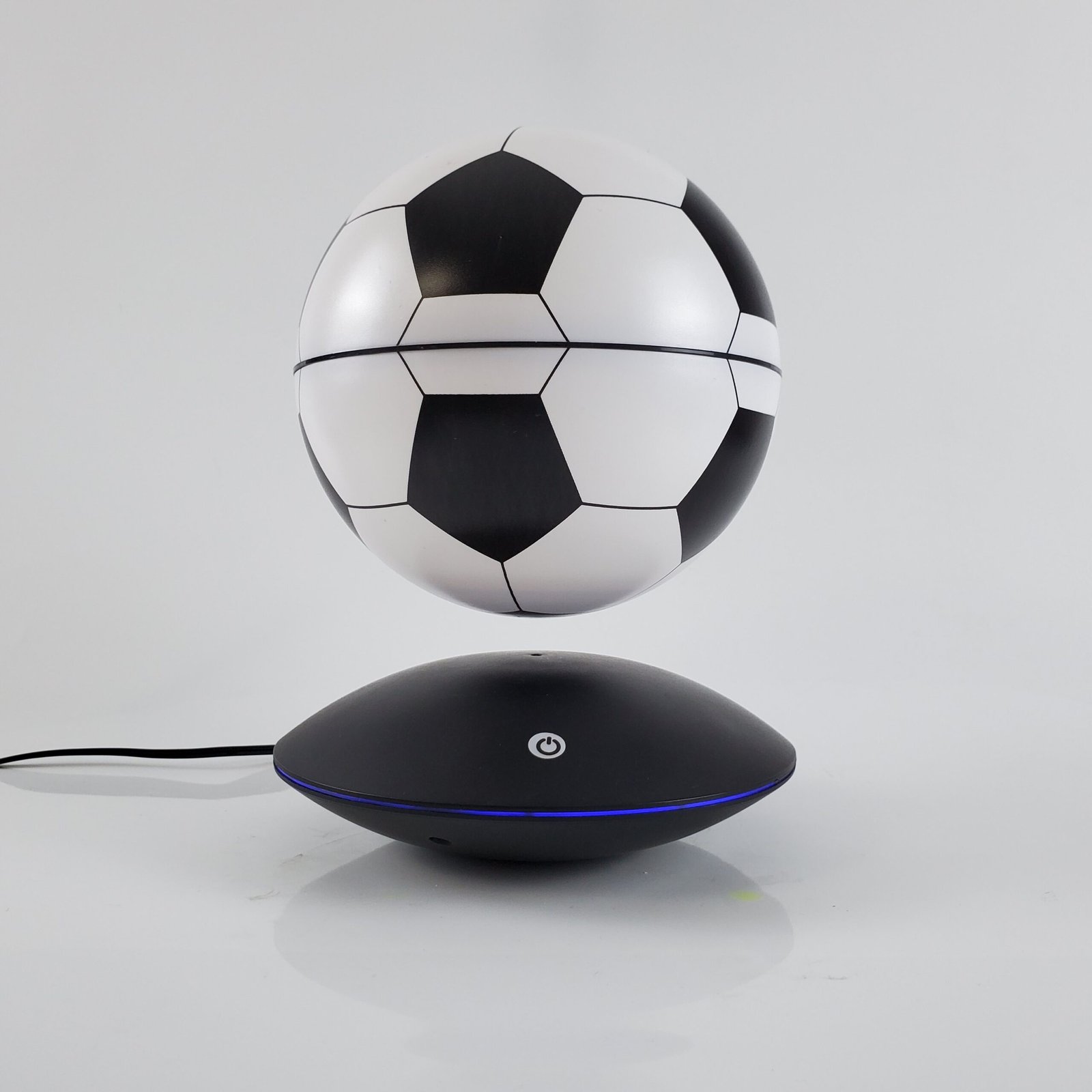 Ballon de Football Flottant, Lévitation Magnétique 100-240 V, Flotteur  Magnétique à Faible Frottement pour les Cadeaux d'anniversaire des enfants  ; (Prise UE) : : Sports et Loisirs